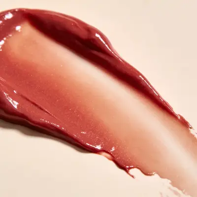 Bold-Pigment Velvet Matte Lipstick texture